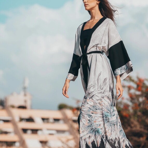 https://rawda-sy.kyveli.me/products/coachella-kimono