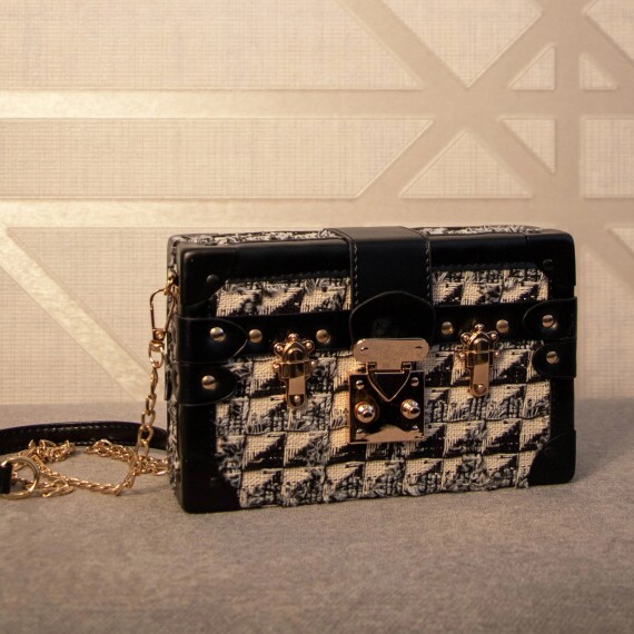 https://rawda-sy.kyveli.me/products/trunk-bag