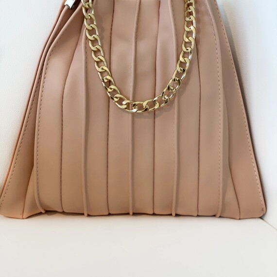 https://rawda-sy.kyveli.me/products/hobo-golden-chain-bag