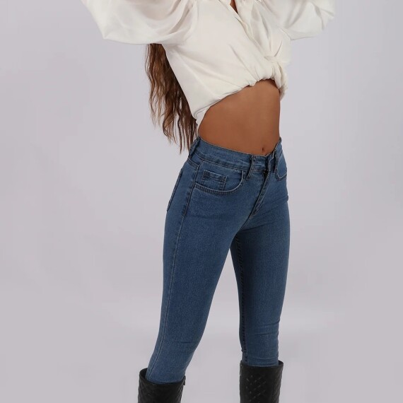 https://rawda-sy.kyveli.me/products/mideival-blouse