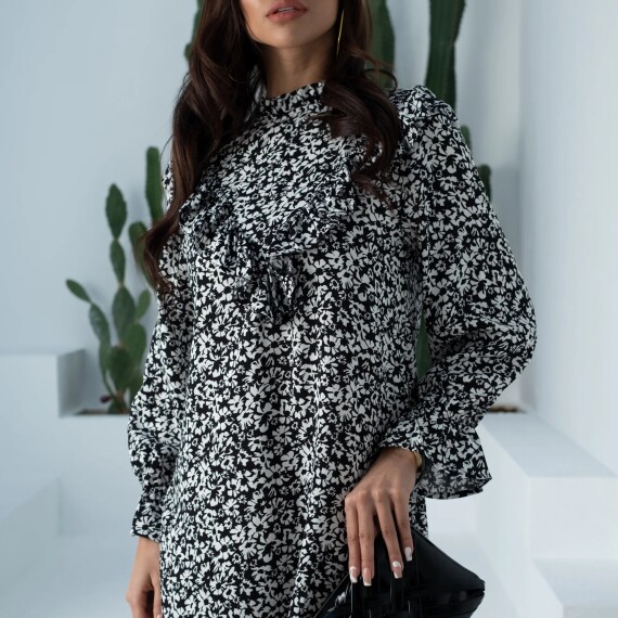 https://rawda-sy.kyveli.me/products/floral-dress