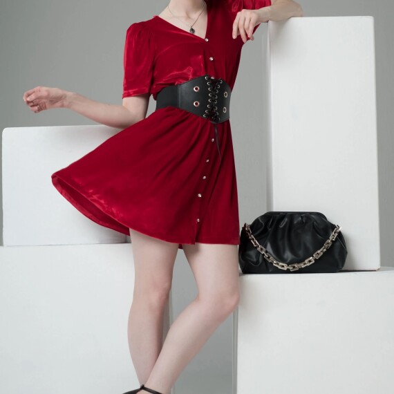 https://rawda-sy.kyveli.me/products/red-velvet-dress