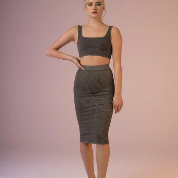 https://rawda-sy.kyveli.me/products/pencil-skirt-set