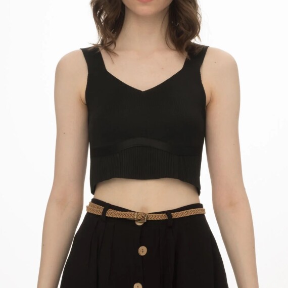 https://rawda-sy.kyveli.me/products/crop-top-4
