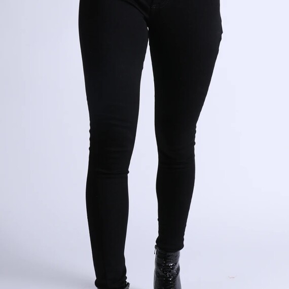 https://rawda-sy.kyveli.me/products/button-up-skinny
