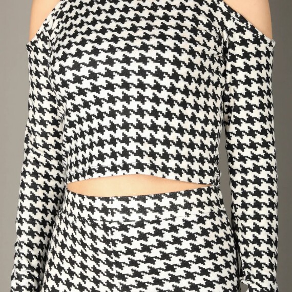 https://rawda-sy.kyveli.me/products/pied-de-poule-top