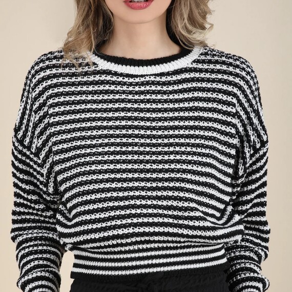 https://rawda-sy.kyveli.me/products/lined-80s-top