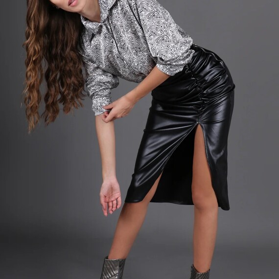 https://rawda-sy.kyveli.me/products/floral-blouse