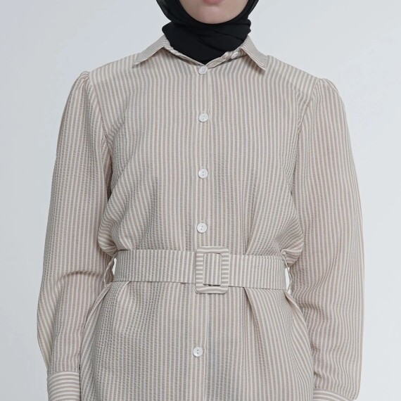 https://rawda-sy.kyveli.me/products/stripped-padded-shirt