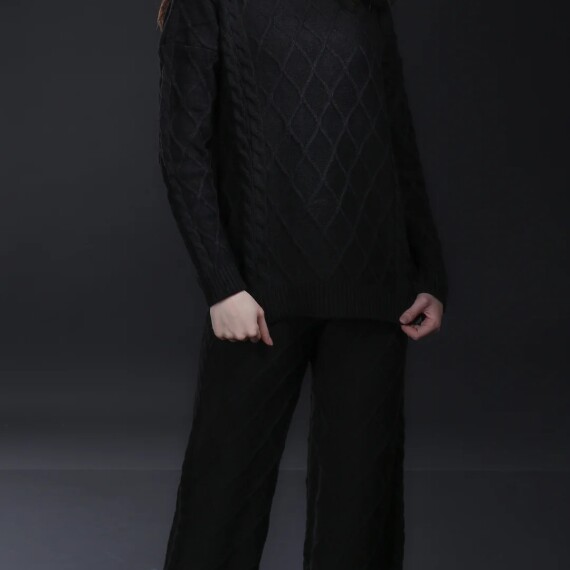 https://rawda-sy.kyveli.me/products/cable-knit-loungewear