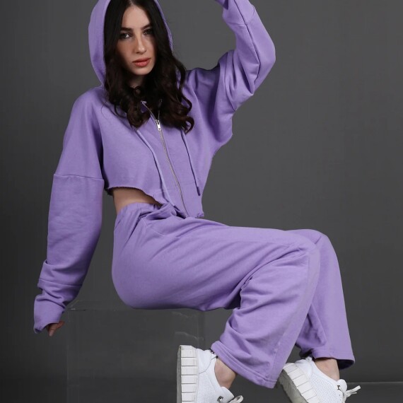 https://rawda-sy.kyveli.me/products/zip-up-hoogie-loung-wear