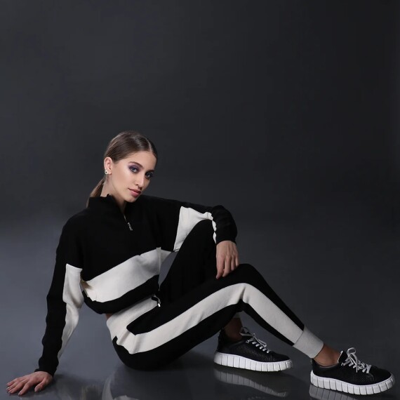https://rawda-sy.kyveli.me/products/two-tone-loungwaer