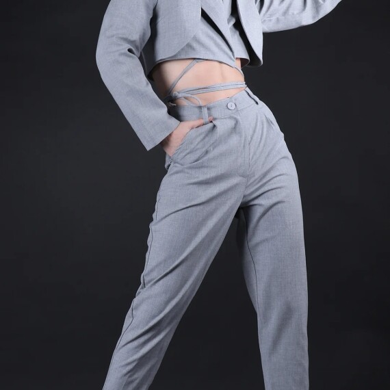 https://rawda-sy.kyveli.me/products/crop-blazer-suit