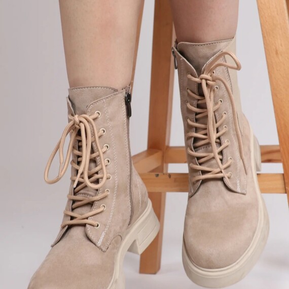 https://rawda-sy.kyveli.me/products/lace-up-flat-suede-boots