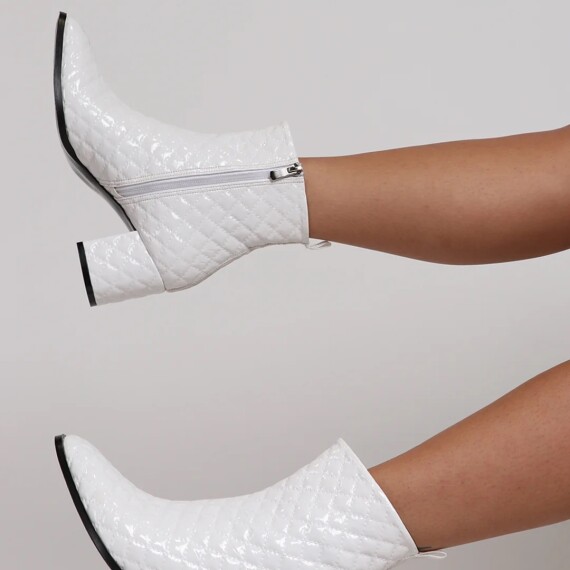 https://rawda-sy.kyveli.me/products/quilted-white-patent-leather-boot