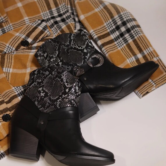 https://rawda-sy.kyveli.me/products/snake-skin-belted-cowboy-boots