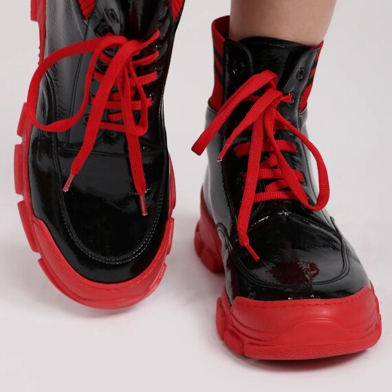 https://rawda-sy.kyveli.me/products/lace-up-knit-stripe-boots