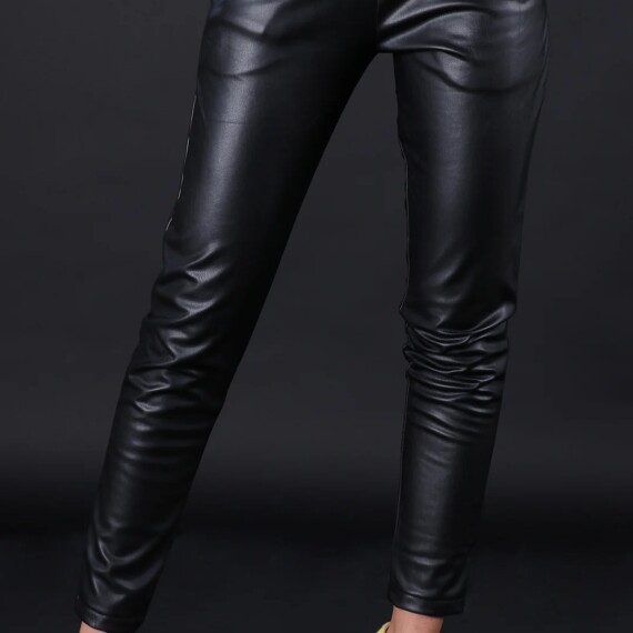https://rawda-sy.kyveli.me/products/leather-track-pants
