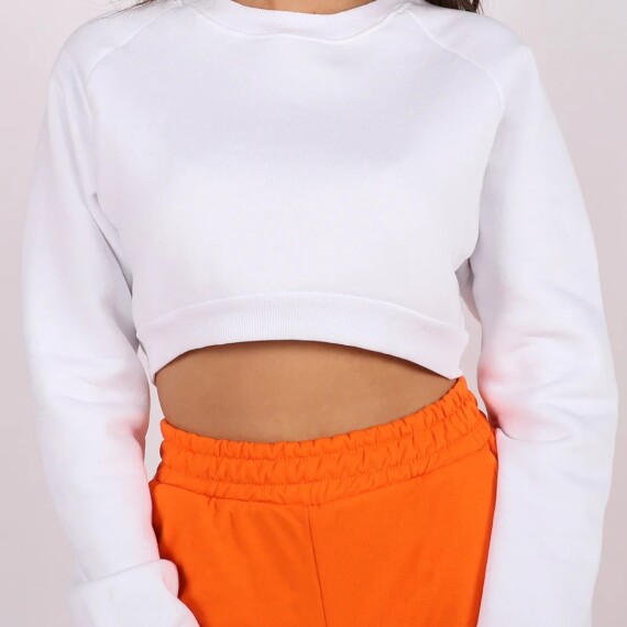 https://rawda-sy.kyveli.me/products/crop-warm-sweater