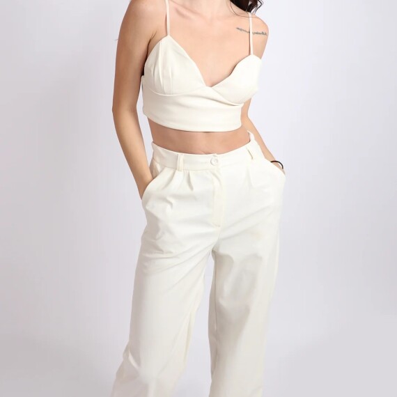 https://rawda-sy.kyveli.me/products/solid-leather-cami-top