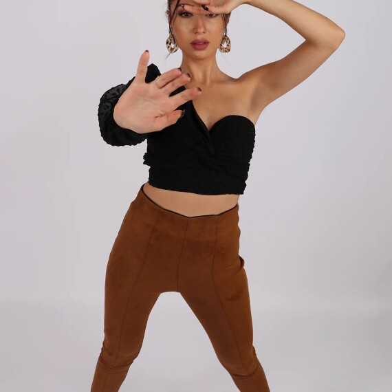 https://rawda-sy.kyveli.me/products/swiss-dot-one-shoulder-blouse