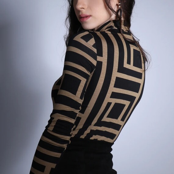 https://rawda-sy.kyveli.me/products/mock-neck-art-print