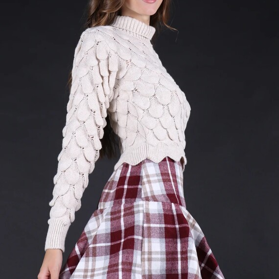 https://rawda-sy.kyveli.me/products/pom-pom-sweater-1