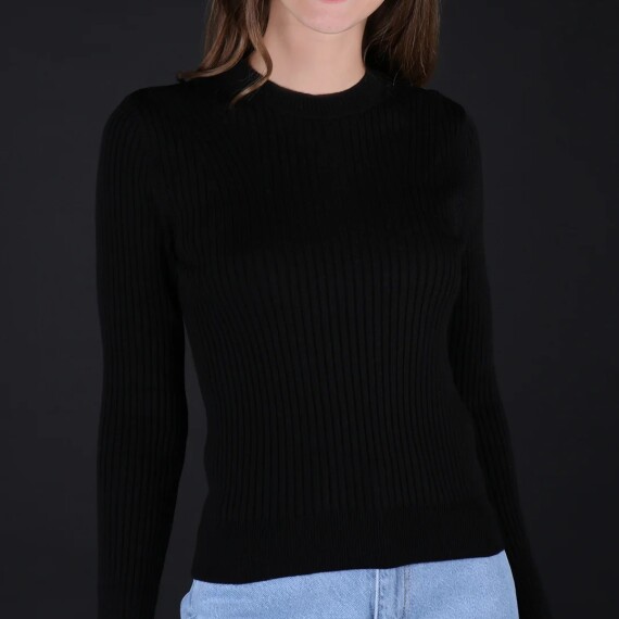 https://rawda-sy.kyveli.me/products/mock-neck-sweater