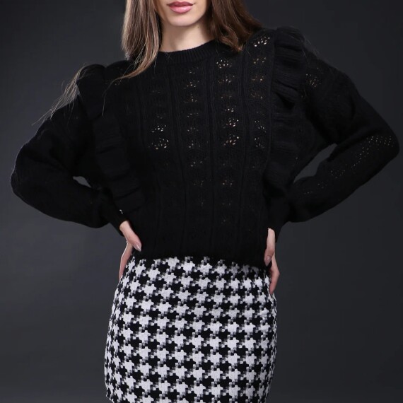 https://rawda-sy.kyveli.me/products/ruffle-trim-sweater