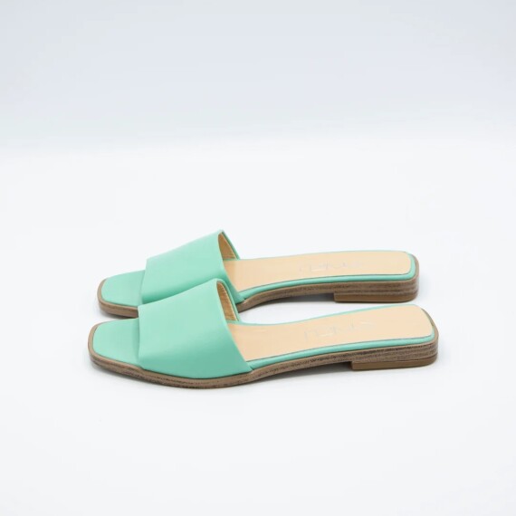 https://rawda-sy.kyveli.me/products/bella