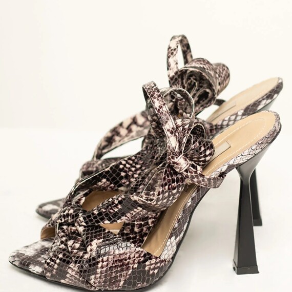 https://rawda-sy.kyveli.me/products/cloe