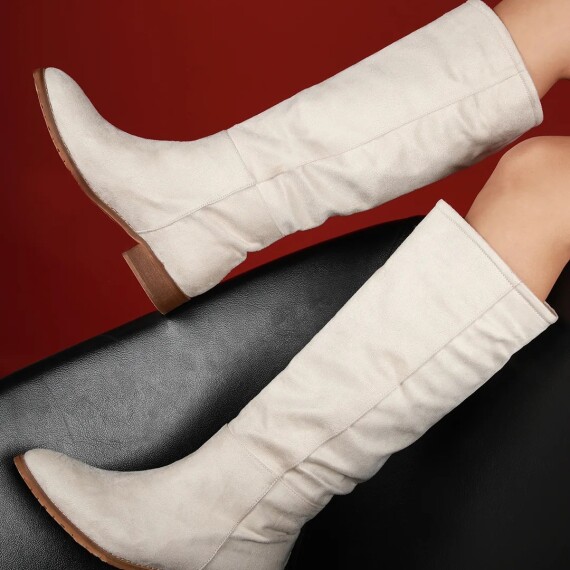 https://rawda-sy.kyveli.me/products/suede-comfy-boots