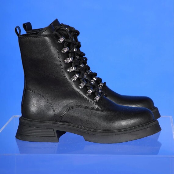 https://rawda-sy.kyveli.me/products/leather-ringer