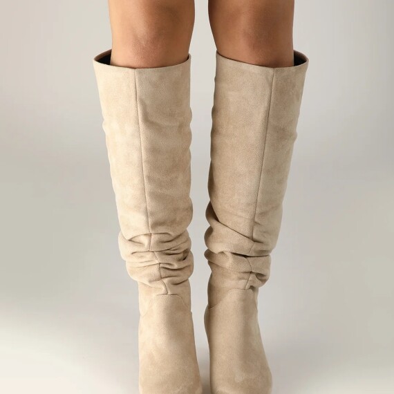 https://rawda-sy.kyveli.me/products/comfy-classy-suede-boots