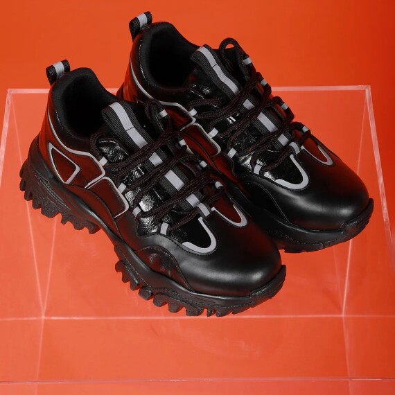https://rawda-sy.kyveli.me/products/neon-detailed-sneakers