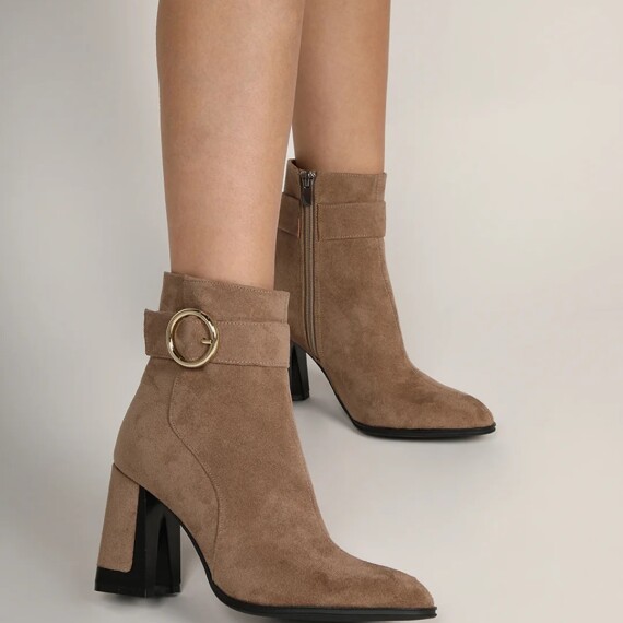 https://rawda-sy.kyveli.me/products/sandy-suede-boots