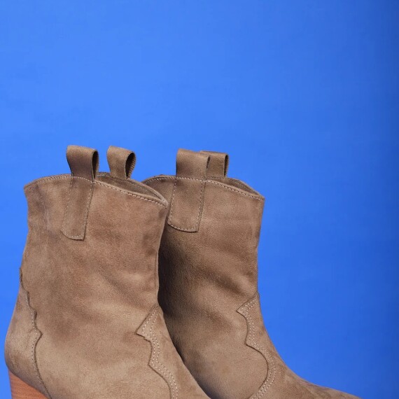 https://rawda-sy.kyveli.me/products/tumbleweed-boots