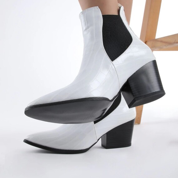 https://rawda-sy.kyveli.me/products/tinker-bell-boots