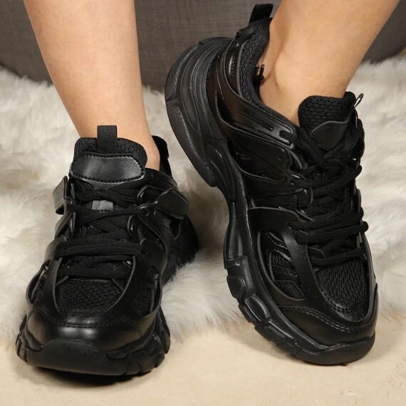 https://rawda-sy.kyveli.me/products/ozee-running-shoes