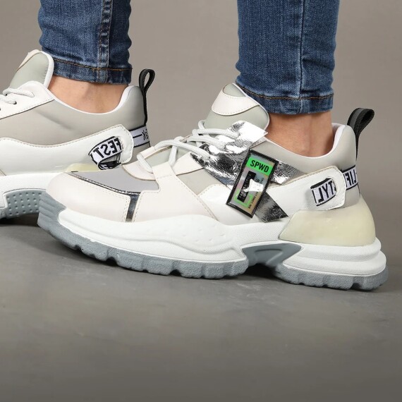 https://rawda-sy.kyveli.me/products/plastic-mirror-sneakers