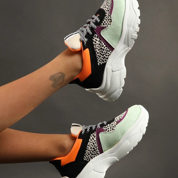 https://rawda-sy.kyveli.me/products/neon-print-sneakers-2