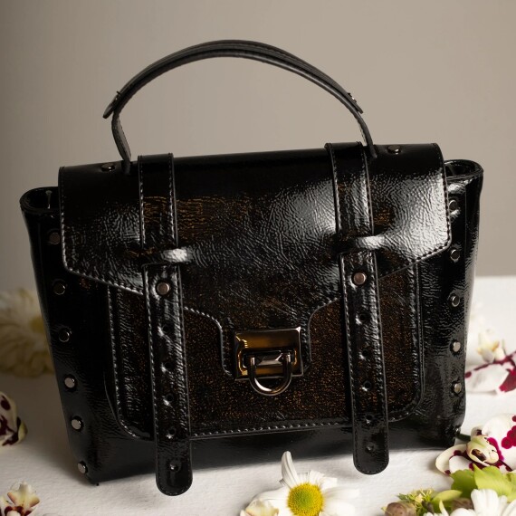 https://rawda-sy.kyveli.me/products/belted-bag