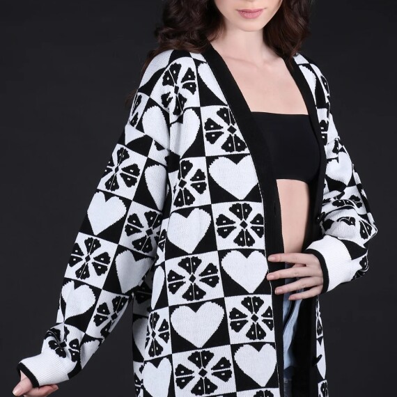 https://rawda-sy.kyveli.me/products/geo-cardigan-dress