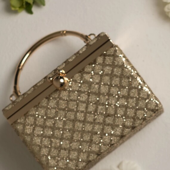 https://rawda-sy.kyveli.me/products/glittery-box