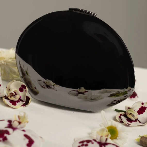 https://rawda-sy.kyveli.me/products/oval-shaped-fancy-bag