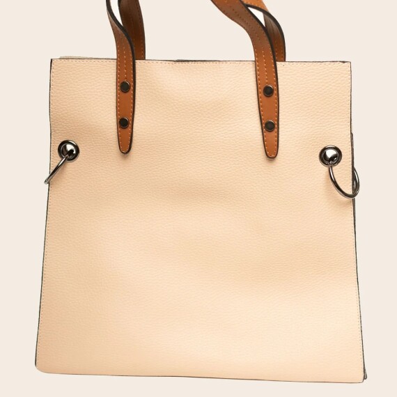 https://rawda-sy.kyveli.me/products/large-leather-bag