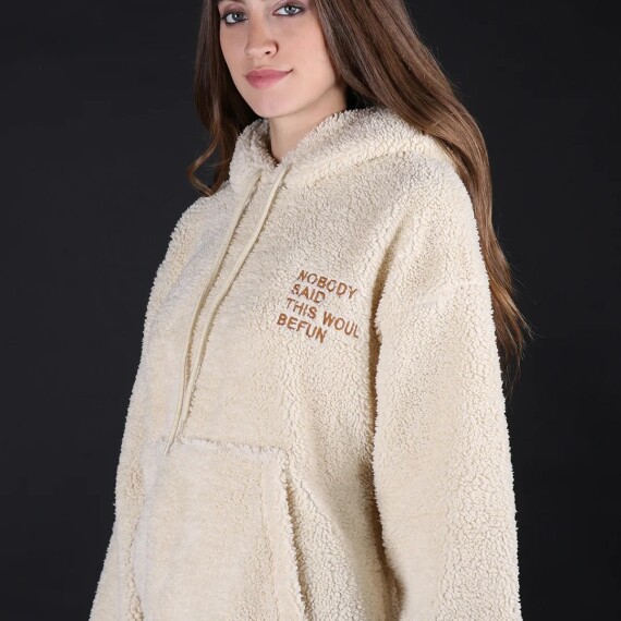 https://rawda-sy.kyveli.me/products/teddy-hoodie