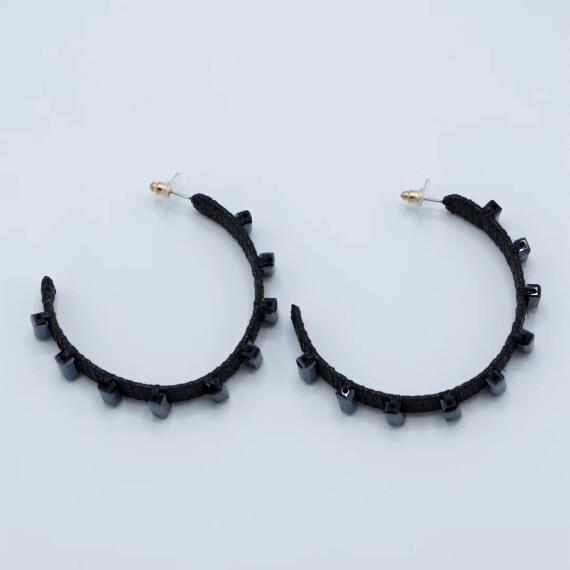 https://rawda-sy.kyveli.me/products/half-circle-with-studs