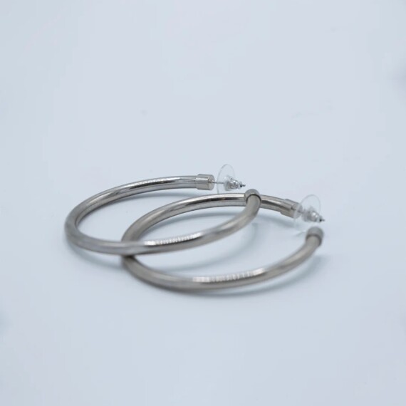 https://rawda-sy.kyveli.me/products/half-circle-silver