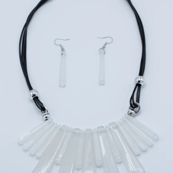 https://rawda-sy.kyveli.me/products/stone-stripped